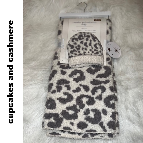 cupcakes & cashmere Other - Cupcakes & Cashmere Cheetah/Leopard Reversible Blanket 30 x 40 & Baby Hat NEW